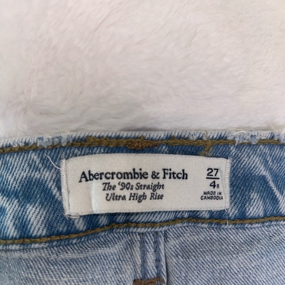 Abercrombie and Fitch 90s Straight Leg Ultra High Rise Jeans - Picture 3 of 5